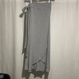 Gap grey + white striped true-wrap skirt, Small